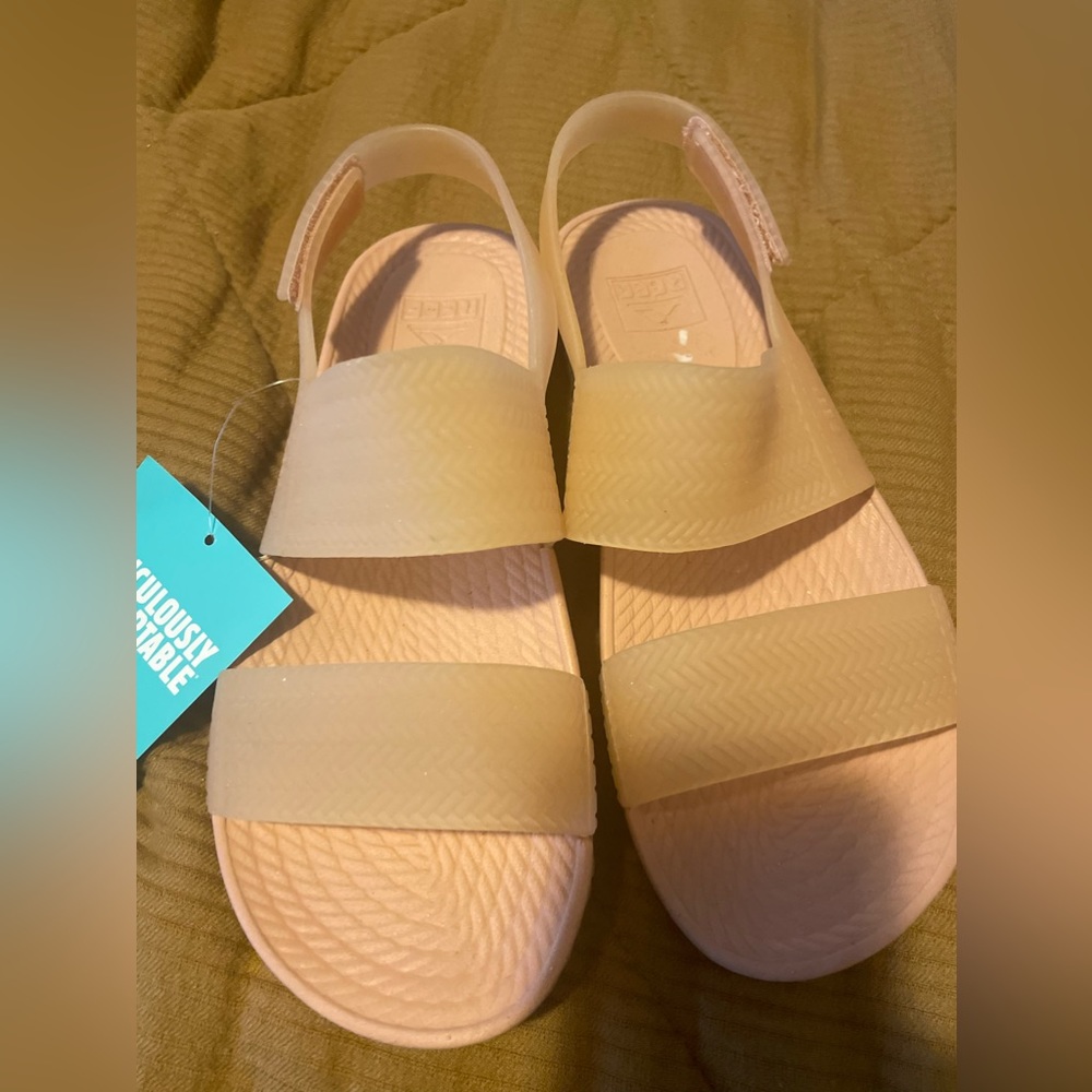 Reef woman’s Water Vista sandal size 7 NEW